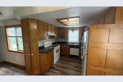 907 2nd Avenue NW, Faribault, MN 55021 - Photo 9