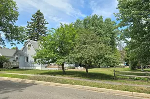 1020 8th St, International Falls, MN 56649 - Photo 3