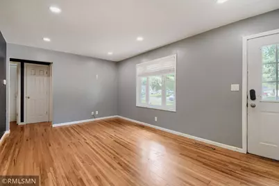 911 5th Street W, Hastings, MN 55033 - Photo 5