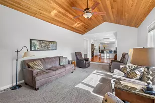 4283 Hillview Ln, Vadnais Heights, MN 55127 - Photo 9