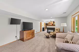 4283 Hillview Ln, Vadnais Heights, MN 55127 - Photo 39