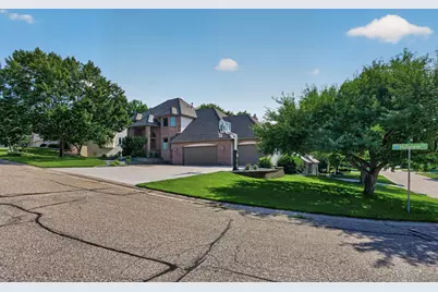 4283 Hillview Lane, Vadnais Heights, MN 55127 - Photo 3