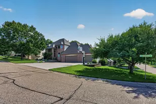 4283 Hillview Ln, Vadnais Heights, MN 55127 - Photo 3
