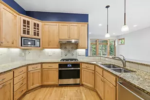8117 Xerxes Cir, Bloomington, MN 55431 - Photo 7