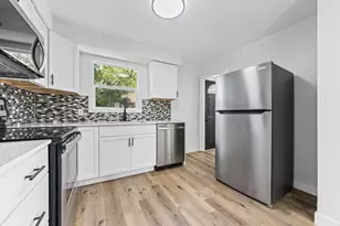 621 White Bear Ave N, Saint Paul, MN 55106 - Photo 9