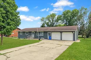 201 Main Ave, Chandler, MN 56122 - Photo 1