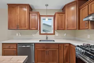 5570 Schutta Rd, Shoreview, MN 55126 - Photo 7