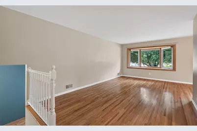 5570 Schutta Road, Shoreview, MN 55126 - Photo 9