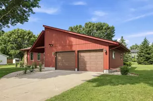 1017 9th St, Gaylord, MN 55334 - Photo 3