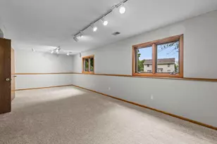 1009 Gramsey Pl, Burnsville, MN 55306 - Photo 39