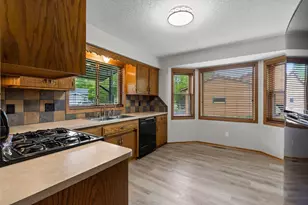 1009 Gramsey Pl, Burnsville, MN 55306 - Photo 7