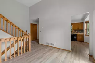 1009 Gramsey Pl, Burnsville, MN 55306 - Photo 15