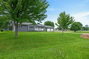 704 Lincoln Ave SW, Wadena, MN 56482 - Photo 1