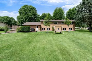 1807 9th St SW, Austin, MN 55912 - Photo 11