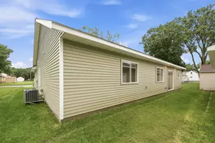 210 S Chestnut St, Belle Plaine, MN 56011 - Photo 25