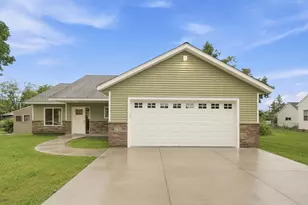 210 S Chestnut St, Belle Plaine, MN 56011 - Photo 29