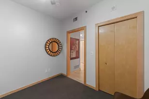 215 10th Ave S, Minneapolis, MN 55415 - Photo 21