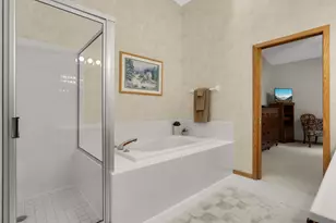 7081 Crowne Oak Rd, Eden Prairie, MN 55344 - Photo 21