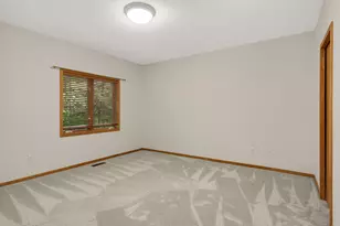 7081 Crowne Oak Rd, Eden Prairie, MN 55344 - Photo 29