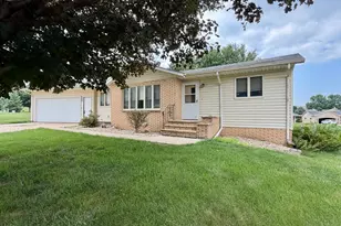 1111 Elm Cove, Luverne, MN 56156 - Photo 1