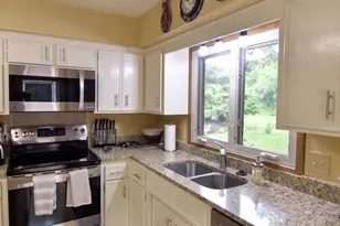 19135 Maple Leaf Dr, Eden Prairie, MN 55346 - Photo 5