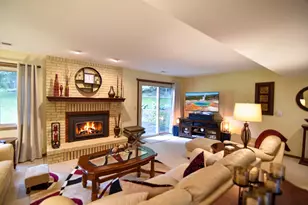 19135 Maple Leaf Dr, Eden Prairie, MN 55346 - Photo 7