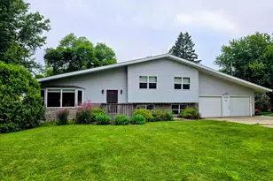 1120 8th Ave SW, Pipestone, MN 56164 - Photo 1