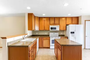 880 Ledgestone Dr, Mahtomedi, MN 55115 - Photo 9