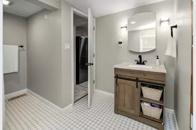 147 Lawson Avenue E, Saint Paul, MN 55117 - Photo 19