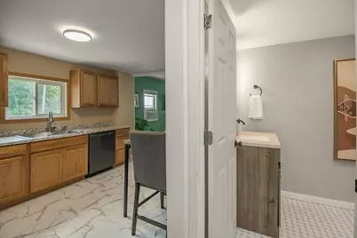 147 Lawson Avenue E, Saint Paul, MN 55117 - Photo 17