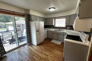 1002 Poplar Ave, Marshall, MN 56258 - Photo 7