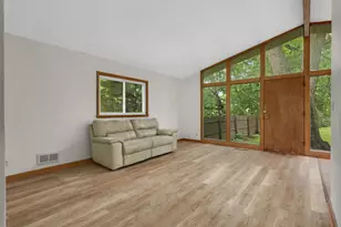 89 Flandrau Pl, Saint Paul, MN 55106 - Photo 5
