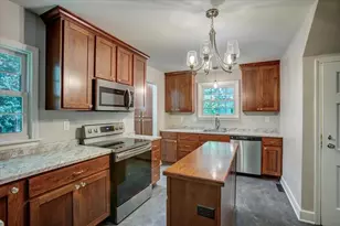 1319 Oakwood Ave, Menomonie, WI 54751 - Photo 15