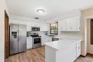 916 Whitney Dr, Apple Valley, MN 55124 - Photo 5