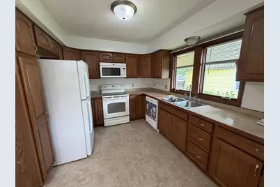 2140 Bush Avenue E, Saint Paul, MN 55119 - Photo 9