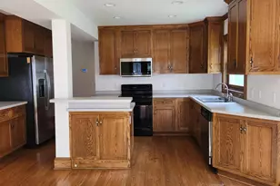 1434 Hythe St, Saint Paul, MN 55108 - Photo 13