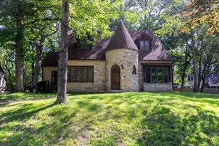 910 Oakwood Blvd, Menomonie, WI 54751 - Photo 3