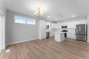 1247 Marlene Ave, River Falls, WI 54022 - Photo 9