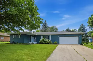 1034 Cardinal Dr, Owatonna, MN 55060 - Photo 1