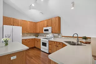 8002 Stratford Cir S, Shakopee, MN 55379 - Photo 7