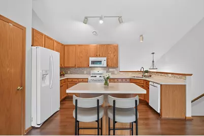 8002 Stratford Circle S, Shakopee, MN 55379 - Photo 9
