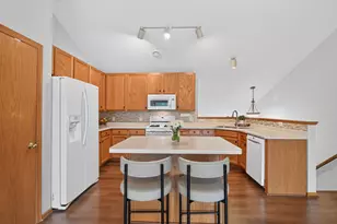 8002 Stratford Cir S, Shakopee, MN 55379 - Photo 9