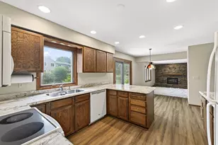3016 Lakewood Dr N, Maplewood, MN 55109 - Photo 9