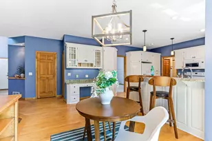 2413 Bridle Creek Trail, Chanhassen, MN 55317 - Photo 9