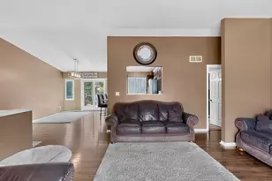 5746 Logan St SE, Rochester, MN 55904 - Photo 9