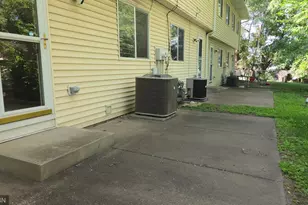 341 Winifred St E, Saint Paul, MN 55107 - Photo 27