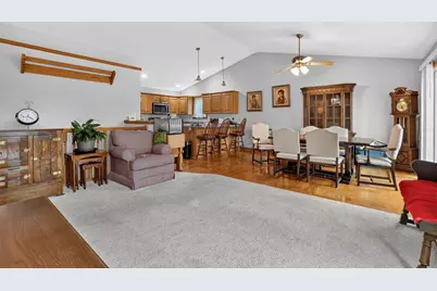 810 7th Avenue SW, Pine Island, MN 55963 - Photo 9