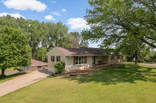 2878 Meadowlark Ln, Maplewood, MN 55109 - Photo 3
