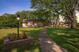 2878 Meadowlark Ln, Maplewood, MN 55109 - Photo 3