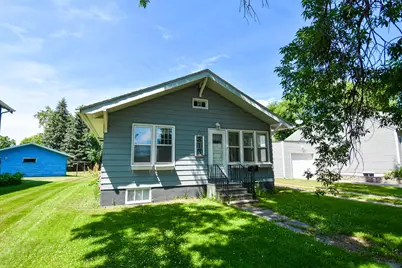 313 E Prairie Avenue, Warren, MN 56762 - Photo 1
